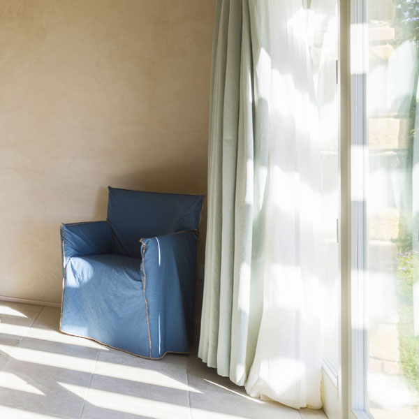 camera-poltrona-finestra.jpg